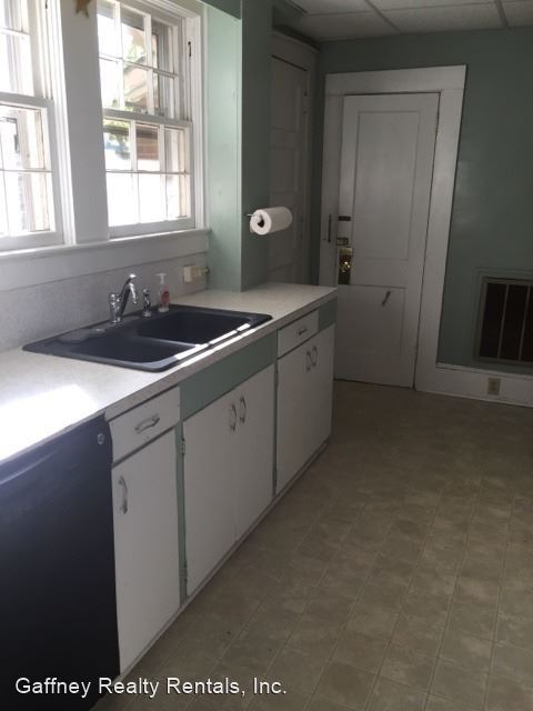 Building Photo - 2 br, 1.5 bath House - 727 College Drive