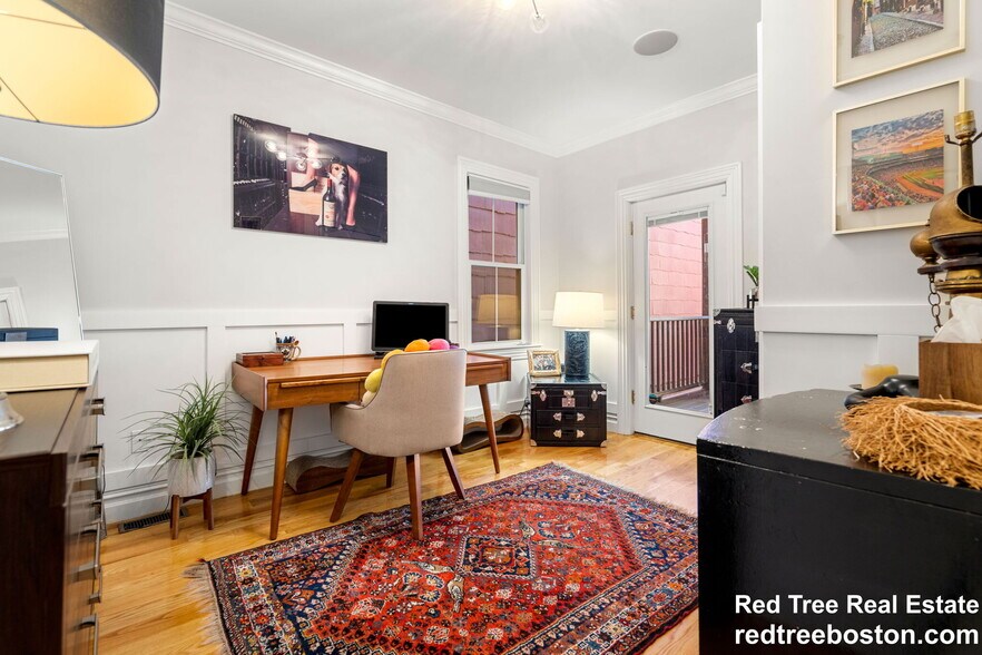 Building Photo - 687 E 6th St