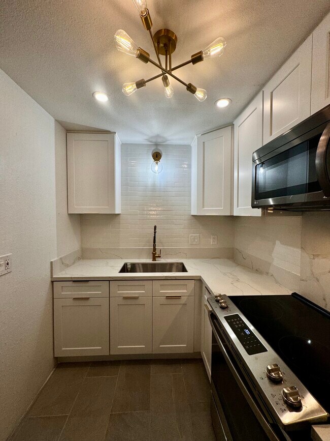 Building Photo - 6728 Omega Dr