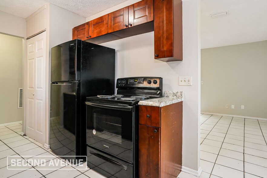 Building Photo - 5111 Arrowsmith Rd