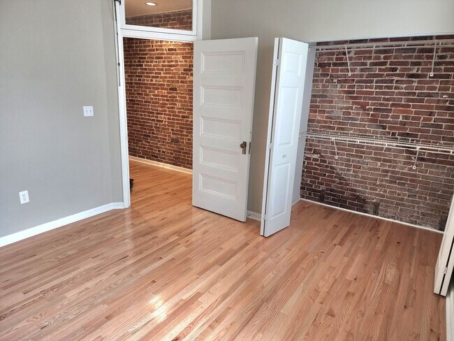 Building Photo - 2030 Rutger St