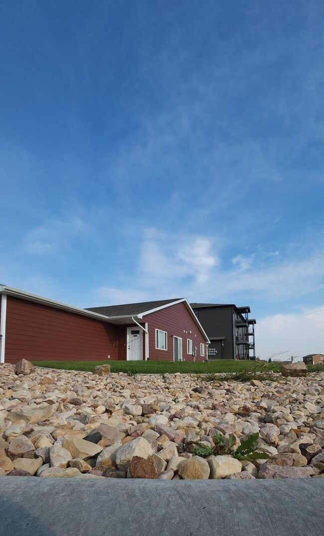 Building Photo - Stylish Living in a 3-Bed, 2-Bath Townhome with a 2-Car Garage