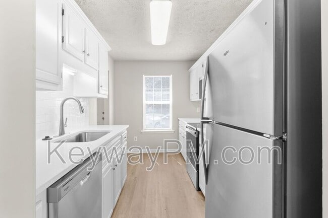 Building Photo - 710 Faircloth Ct