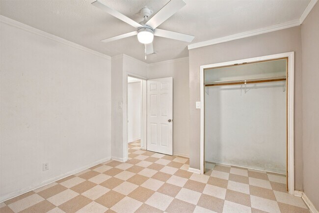 Building Photo - 5005 Lyons Ave