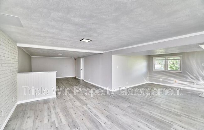 Building Photo - 10531 Fabick Dr