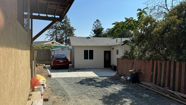 Building Photo - 2483 San Carlos St