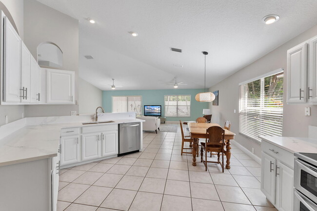 Building Photo - 981 Delray Lakes Dr