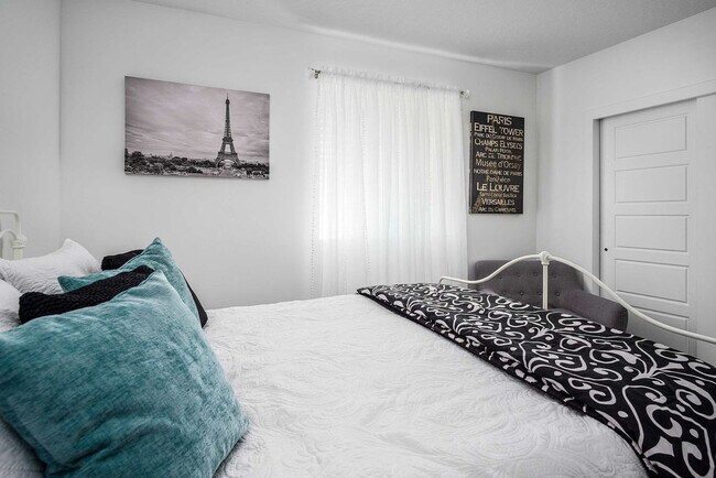 Building Photo - 2273 N Elderberry Dr