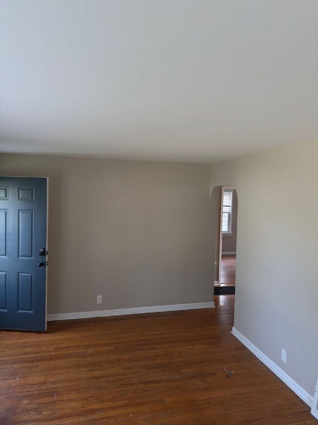 Building Photo - 6115 Avila Dr