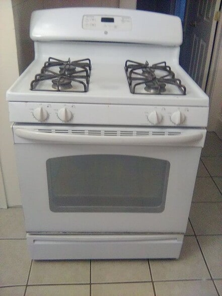 Building Photo - 89 Maple St