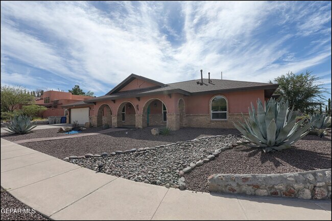 Building Photo - 6412 Via Aventura Dr