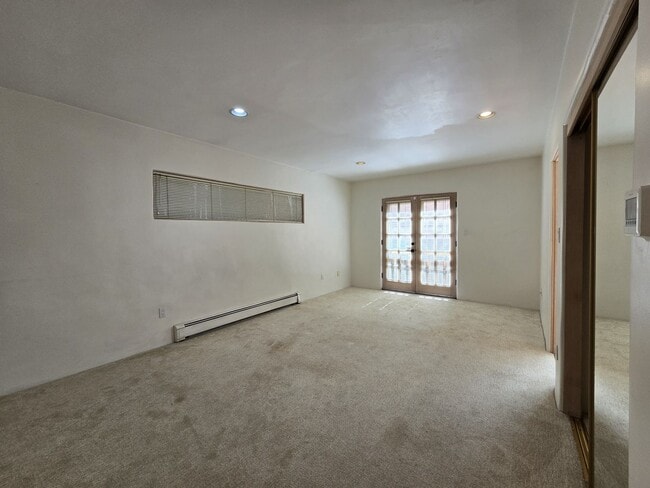 Building Photo - 570 1/2 Garcia St