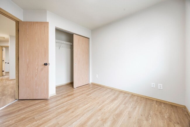 Building Photo - 5Bed/2.5 Bath home available in SE Portland