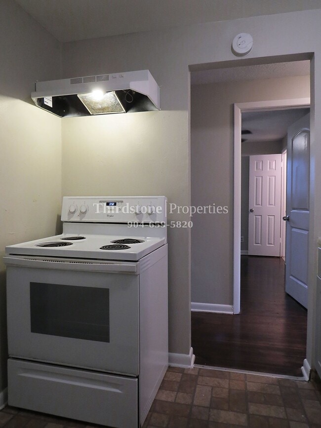 Building Photo - 2761 Floradale Dr S