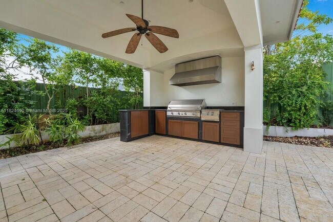 Building Photo - 4321 SW 95th Ct