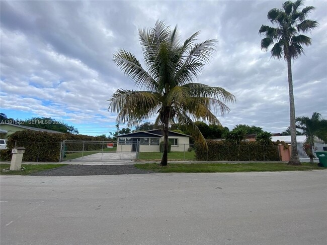 Building Photo - 746 NW 3rd St