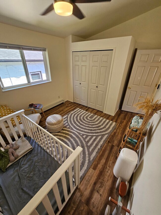 Building Photo - Sherwood Duplex and House