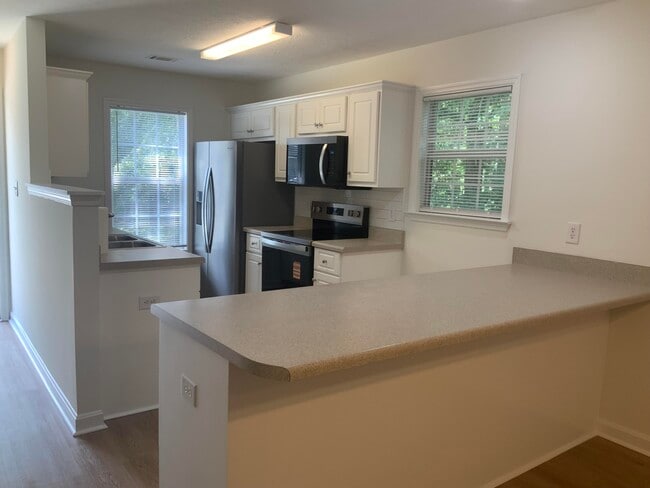 Building Photo - 664 Mickelson Way