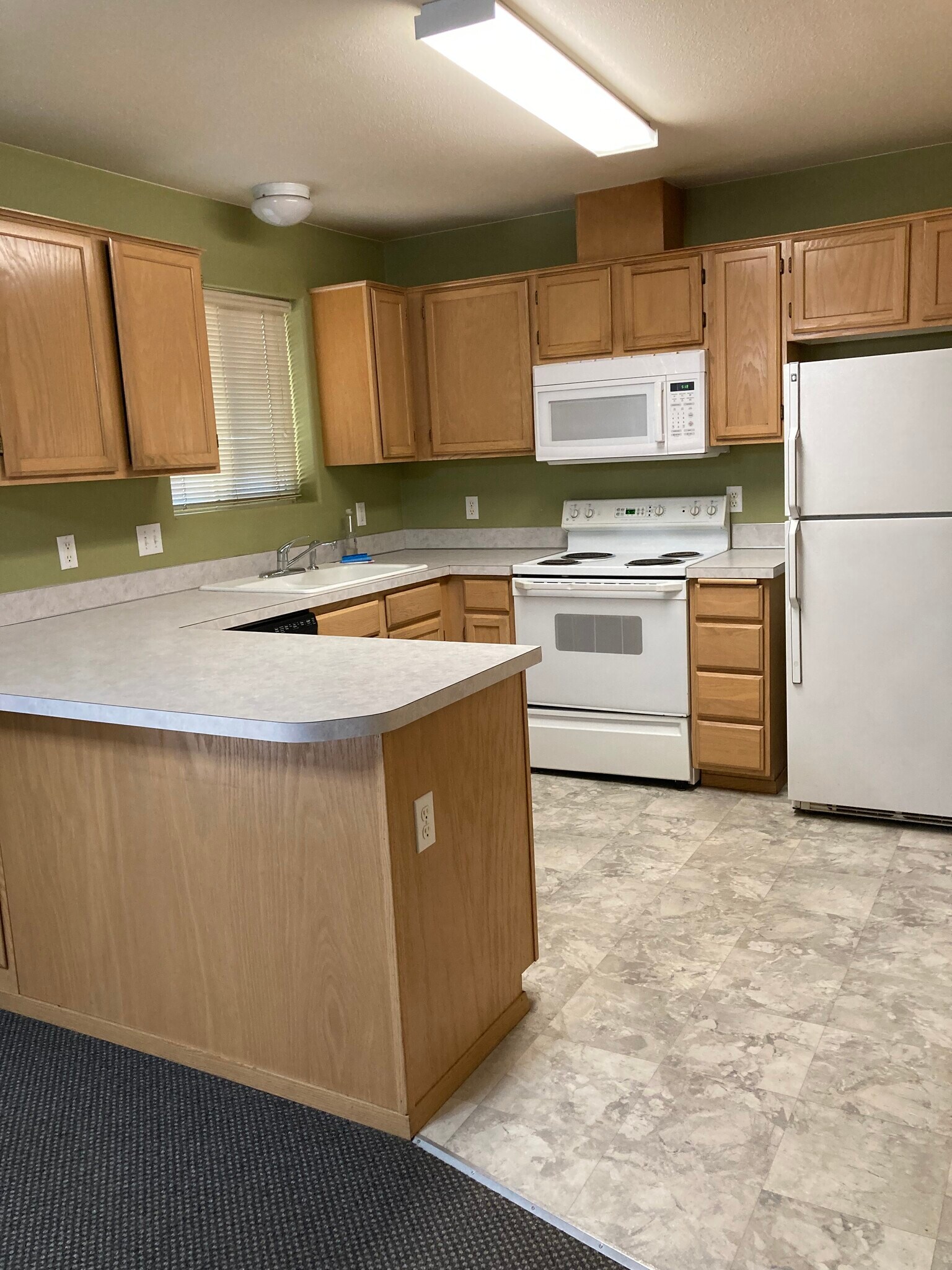 Kitchen (new appliances pictured below) - 333 NW Parr Dr