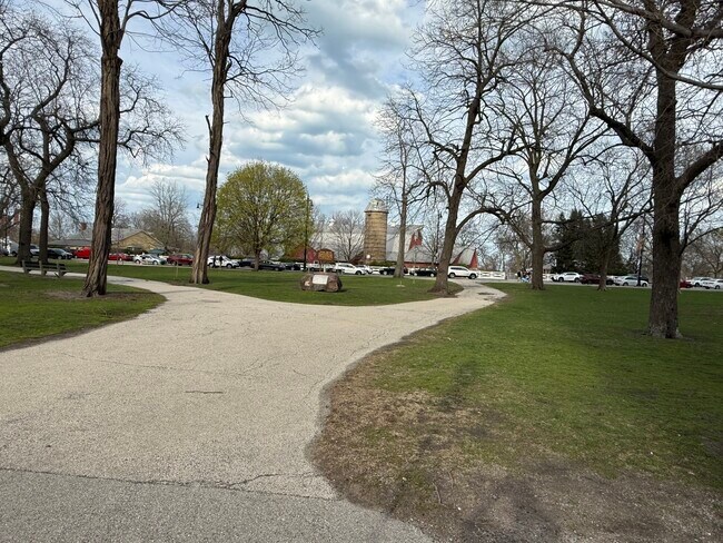 Building Photo - 1850 N Clark St