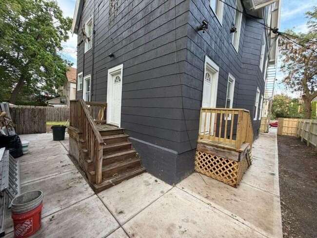 Building Photo - 2213-2215-2215 N Holton St