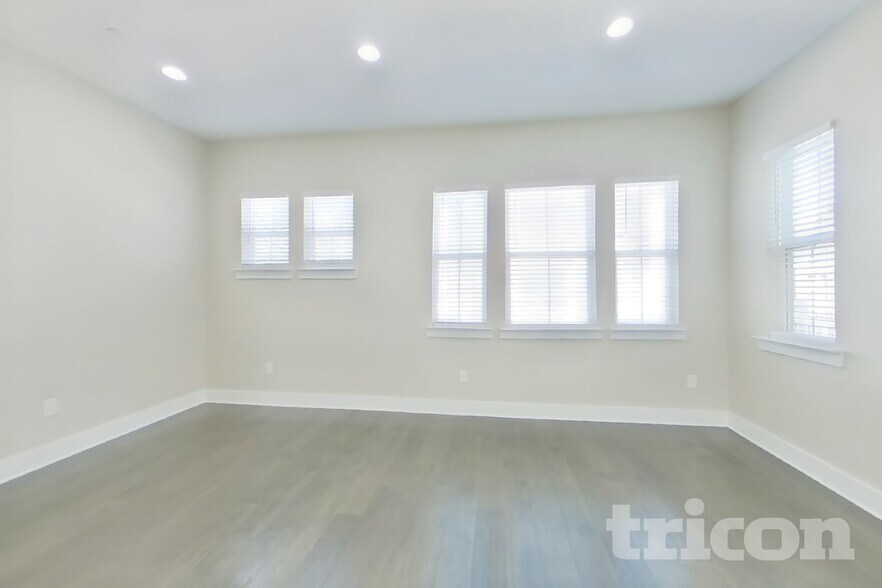 Building Photo - 209 S Village Way