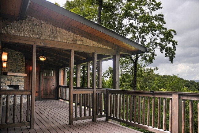 Building Photo - Beautiful Mountain home in Balsam Mountain Preserve Community $3500 a month with year-long lease