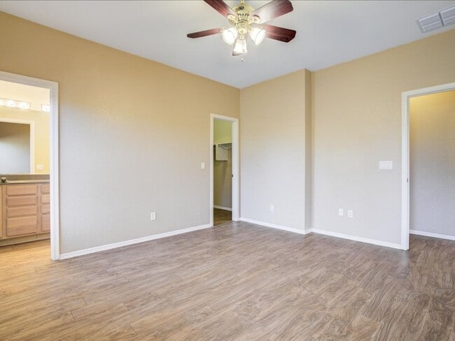 Building Photo - 3 Bedroom 2 Bathroom