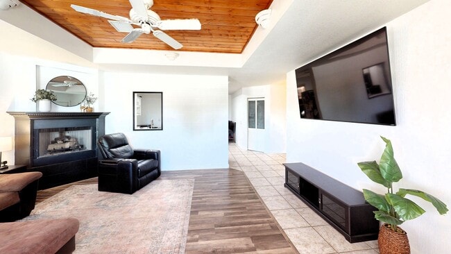 Building Photo - 3 Bedrooms, 2 Bath House