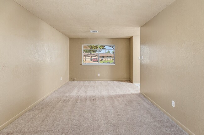 Building Photo - 4708 NW Cheryl Blvd