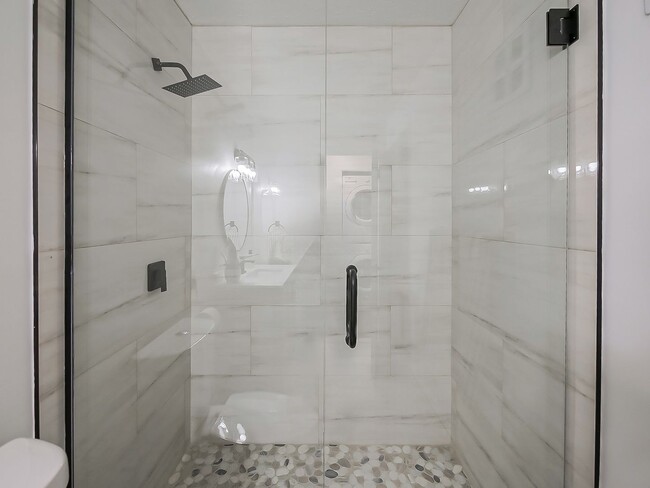 Building Photo - Luxury Living at Z on Plymouth – 1,000 SF Two-Bedroom Residence