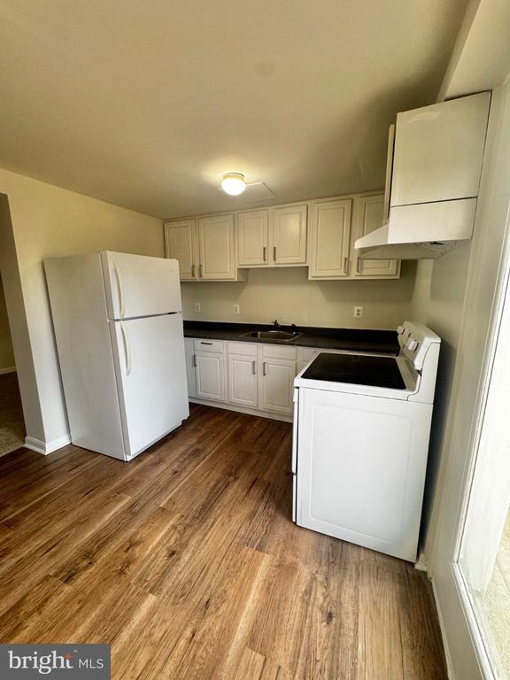 Building Photo - 18312 Chestnut Dr