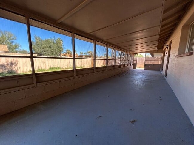 Building Photo - 1932 E Loyola Dr