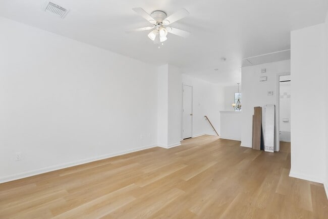 Building Photo - 210 Laceleaf Ln