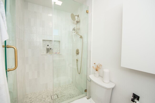 Building Photo - Remodeled South Huntington Beach Home