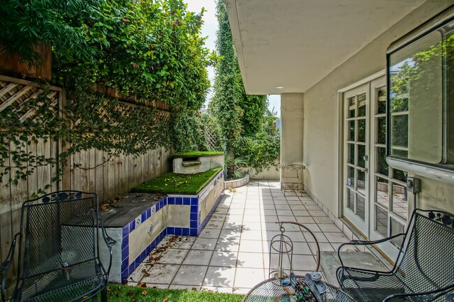 Building Photo - SPACIOUS & AIRY, 3BR2.5BA HERMOSA HILLS HO...