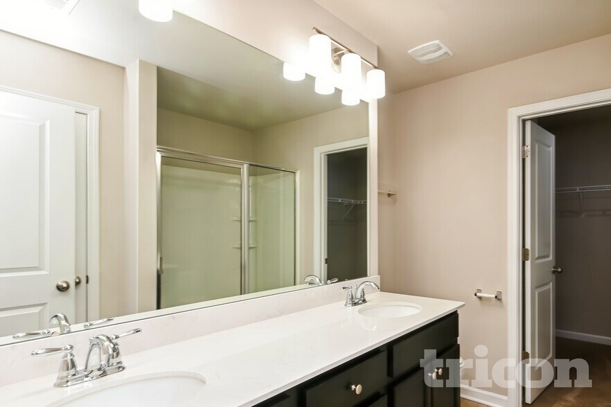 Building Photo - 139 Spring Knoll Dr