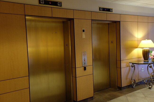 elevator - 1211 S Eads St