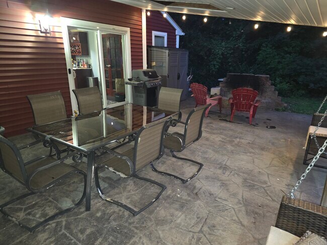 Building Photo - 913 Pleasant Valley Rd