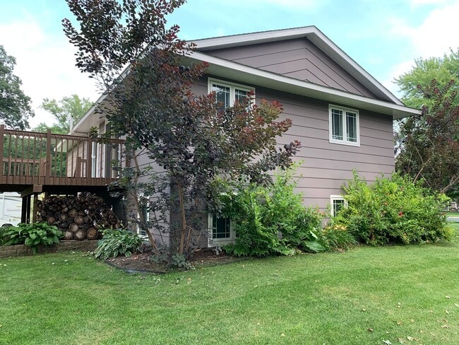Building Photo - Beautifully Landscaped Split-Level Home