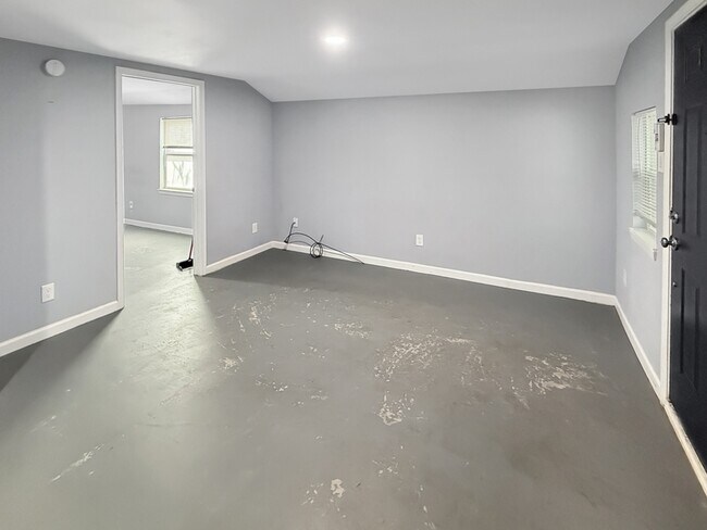 Building Photo - 3201 Ryan Ave