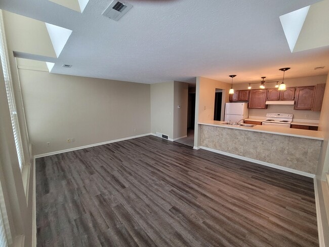 Apt B- waterview - Shoreline Apartments