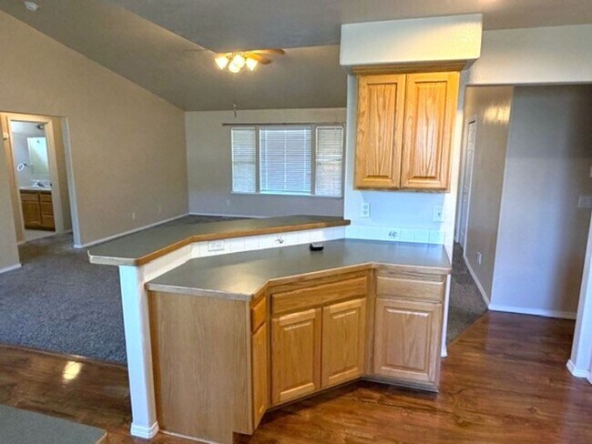 Building Photo - Beautiful and spacious 3 bed 2 bath home in Meridian just off Ten Mile and W Pine Ave