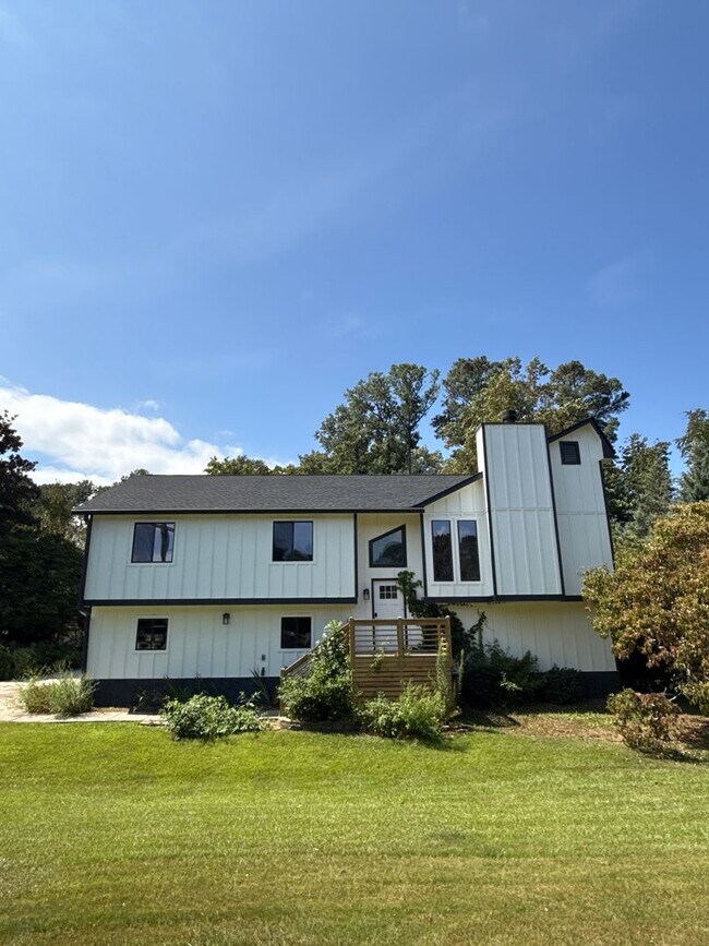 Building Photo - 4 bed 3 bath in Marietta!