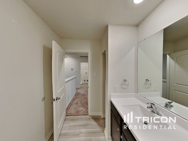 Building Photo - 23084 Shakespeare Dr