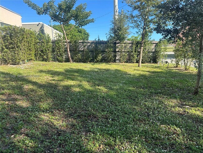 Building Photo - 2206 Simms St