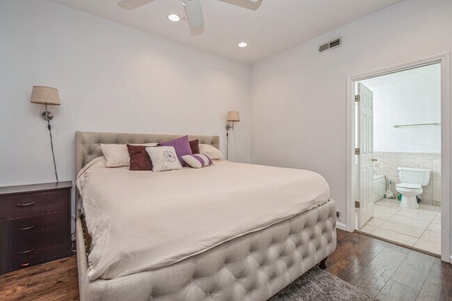 Building Photo - 4519 S Calumet Ave