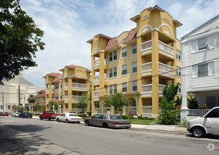 Building Photo - Temple Court