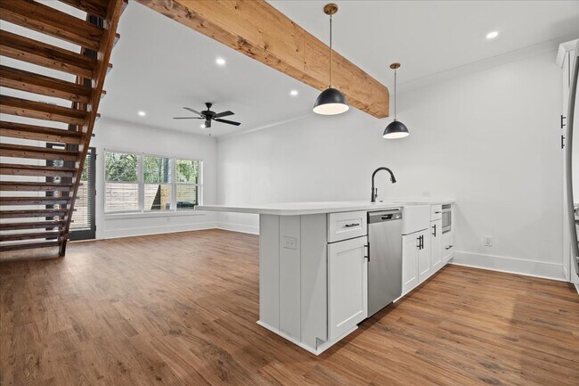 Building Photo - 1330 Twelve Oaks Ln