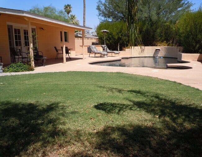 Building Photo - ASU Rooms for Rent – All Utilities Include...